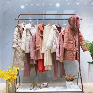 Withdrawal of brand discount tail goods Guangzhou thirteen rows of clothing women's tail single clearance clothes four seasons green down jacket