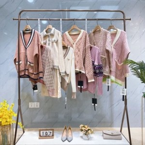 Withdrawal of brand discount women's sweater tail clearance wholesale first-hand live source thirteen rows of clothing tails