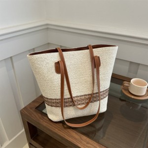 Large straw tote bag for women, new style for summer 2025, large capacity single shoulder bag, casual and versatile beach bag.