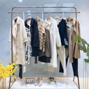 2024 brand discount women's tailed miscellaneous wholesale sources Guangzhou thirteen rows of clothing clearance spring jacket stalls